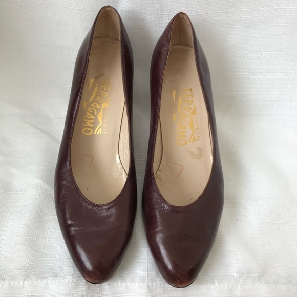 Salvatore Ferragamo Vintage Red 2.5” Heel Pumps Women Sz 7B Made in Italy - Picture 3 of 14